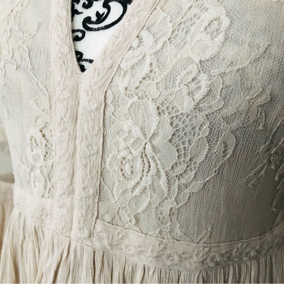 American Eagle Lace Bell Sleeve V-Neck Blouse Top Shirt Ivory Cream XS - Picture 4 of 12